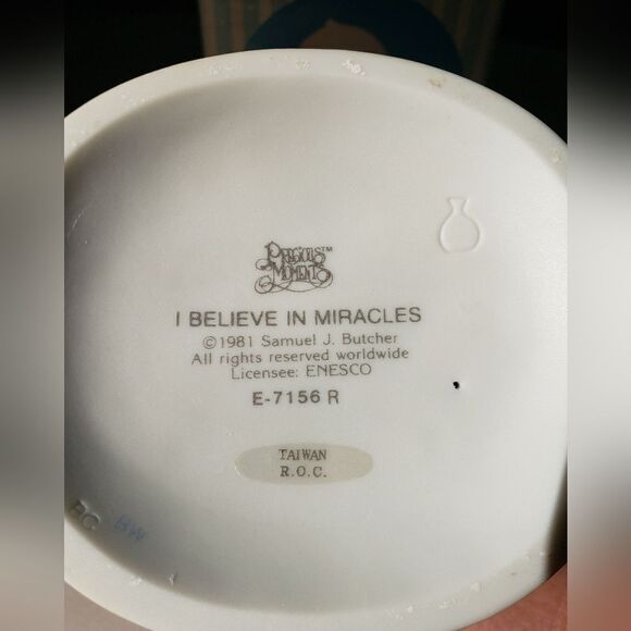 Precious Moments "I Believe in Miracles" 1981 - Picture 3 of 5